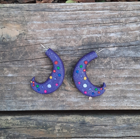 Glitter Purple Rainbow 🌈 Earrings 👑 - Picture 4 of 5